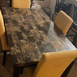 Nice dining table for sale